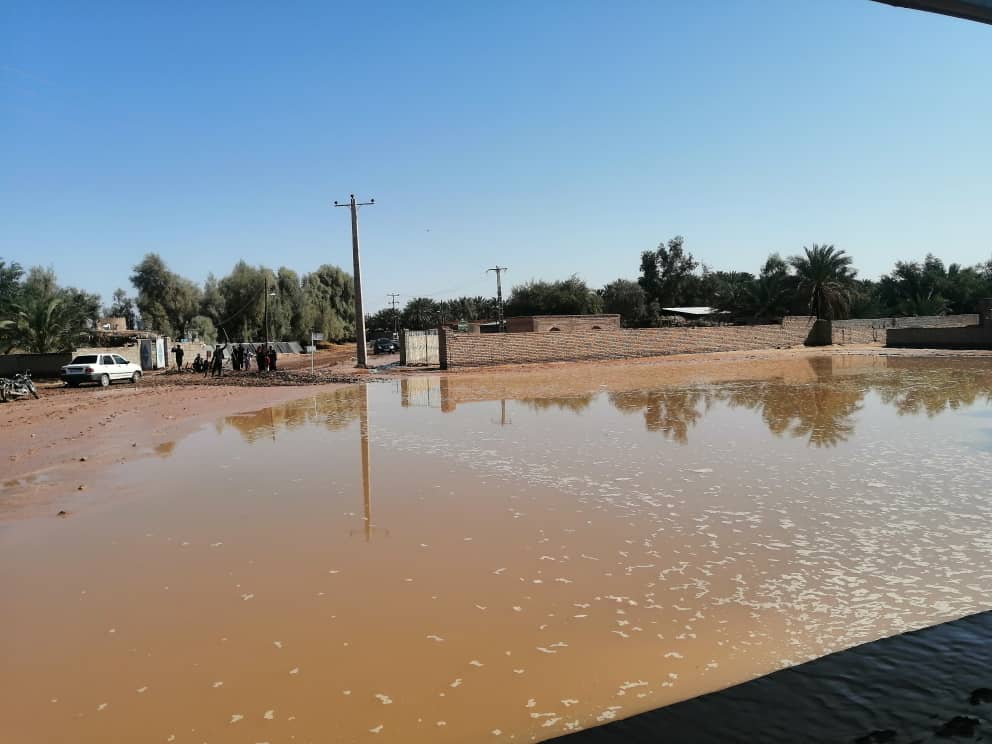 قطع راه ارتباطی ۲۵ روستا بر اثر جاری شدن سیل در بخش شهداد و گلباف/ امداد رسانی به منازل آسیب دیده ادامه دارد