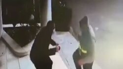 سرقت کیف پول و موبایل از داخل خودرو + فیلم