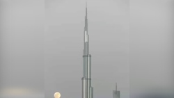 تصاویری جذاب از بزرگترین آسمان خراش شرق آسیا + فیلم