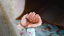 حجت الاسلام پناهیان: رنج انسان‌ساز است + فیلم