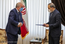 رونمایی از اسپری ضد کرونای ایرانی
