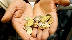 لحظه بیرون کشیدن سکه از دهان کودک + فیلم