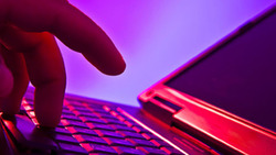 هک شدن تلویزیون دولتی اوکراین با نمایش یک پیام تهدیدآمیز + فیلم