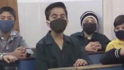 کودکان بی‌دفاعی که در بحبوحه شیوع ویروس کرونا، الفبای کار می‌آموزند + فیلم