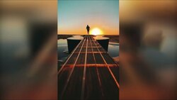 رکاب زدن شجاعانه یک دوچرخه سوار در بالای کوه + فیلم