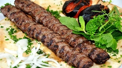 کبابی سیار بر روی کامیون + فیلم