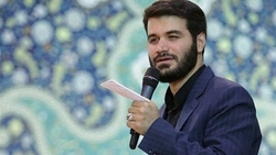 جوان نسل اول انقلاب با دوچرخه گل زده در راه پیمایی + فیلم