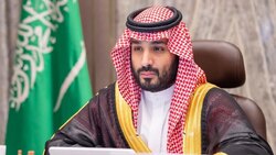 حرکات جنجالی و عجیب ولیعهد عربستان هنگام سخنرانی در اجلاس شرم الشیخ + فیلم