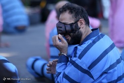 اهدای گل و ماسک در نخستین روز هفته ناجا