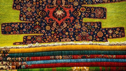 کامیونی که پس از تصادف در تقاطع با موتورسیکلت برخورد کرد + فیلم