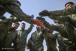 الحاق ناوشکن دنا و ناو مین شکار شاهین به نیروی دریایی