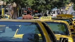 لحظه بیرون کشیدن سکه از دهان کودک + فیلم