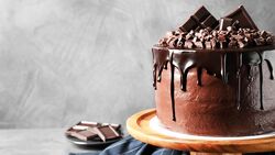 تزئین بسیار زیبای کیک، فقط با یک وسیله ساده + فیلم
