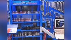 فرار خودروی تسلا از دل سیل + فیلم