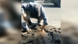 عبور معجزه آسای خودرو از مسیر پرتردد بزرگراه! + فیلم
