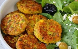 طرز تهیه ماهی قزل آلا با سس سبزیجات + فیلم