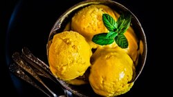 بخشی از فرایند دیدنی تولید بستنی قیفی + فیلم