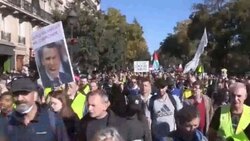 صف طولانی در اطراف پمپ بنزین ها + فیلم