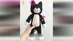 دقت کودک چینی در دوختن جورابش + فیلم