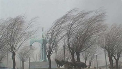 لحظه عبور هواپیمای مسافربری از زیر پل + فیلم