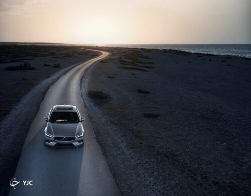 ولوو S60 در مقابل آئودی A4: کدام سدان لوکس جمع و جور بهتر است؟ + فیلم