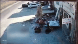 حادثه آفرینی چادر کامیون در یک اتوبان + فیلم