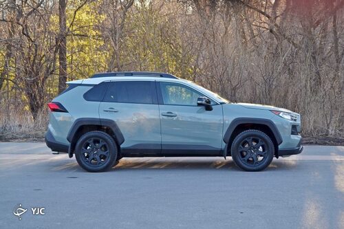 مقایسه تویوتا RAV4 در مقابل نیسان روگ + فیلم