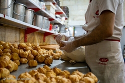 تیمچه اکبریان، اولین بانک ایران