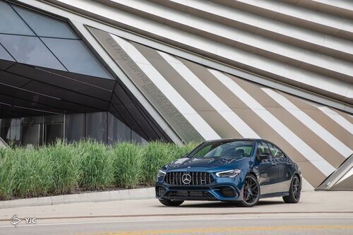 مرسدس 2022 AMG CLA-Class در مقابل بی ام و سری ۸ گرن کوپه ۲۰۲۲ + فیلم