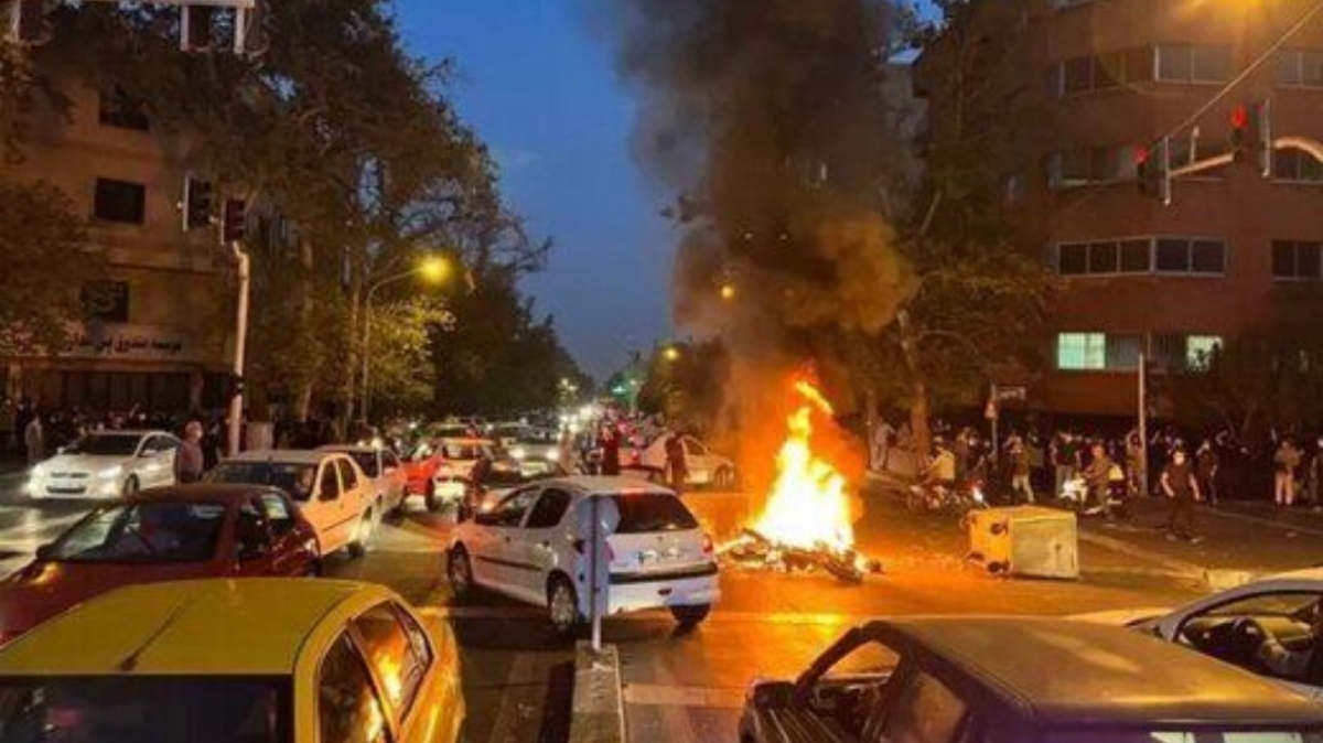 افتخار وطن‌فروشان به کارنامه ضد ایرانی خود در شبکه سعودی + فیلم