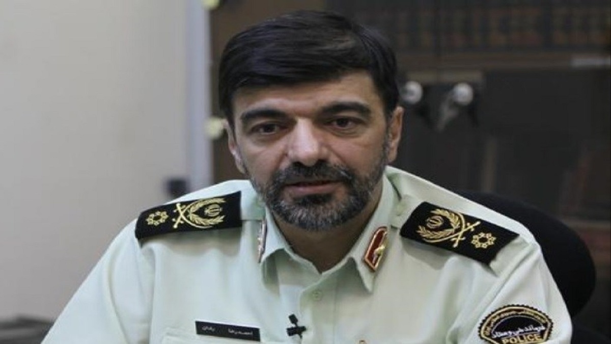 حضور سردار رادان بر مزار شهید محمد قنبری + فیلم