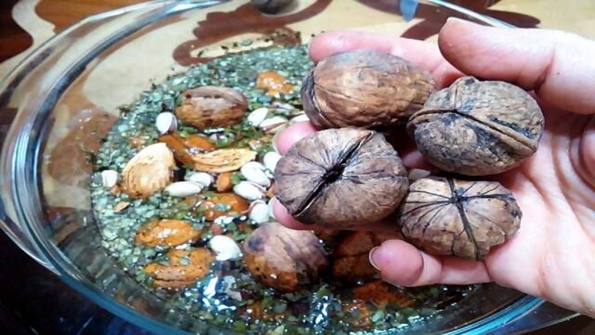آیین سنتی چراغ بران در بام ایران