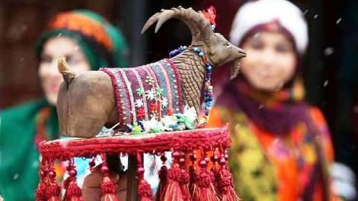 آیین سنتی چراغ بران در بام ایران
