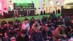 ایستادن زنان در کنار مردان در نماز جماعت جنجالی + فیلم