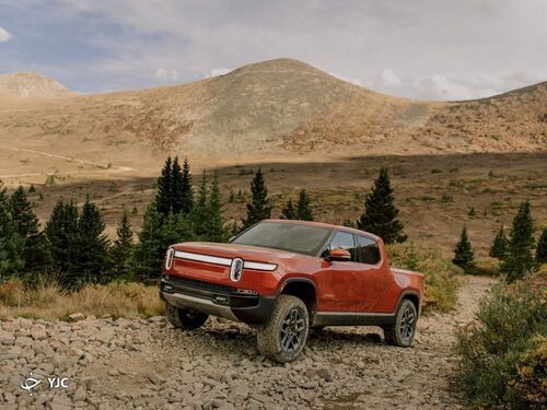فورد F-150 لایتنینگ 2022 در مقابل ریوین R1T 2022