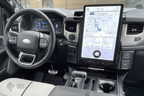 فورد F-150 لایتنینگ 2022 در مقابل GMC هامر EV 2022
