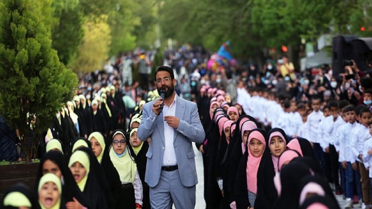اجرای سرود سلام فرمانده به زبان ترکمنی + فیلم