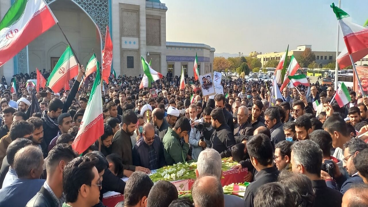تشییع باشکوه پیکر دو شهید مدافع امنیت فراجا در اصفهان