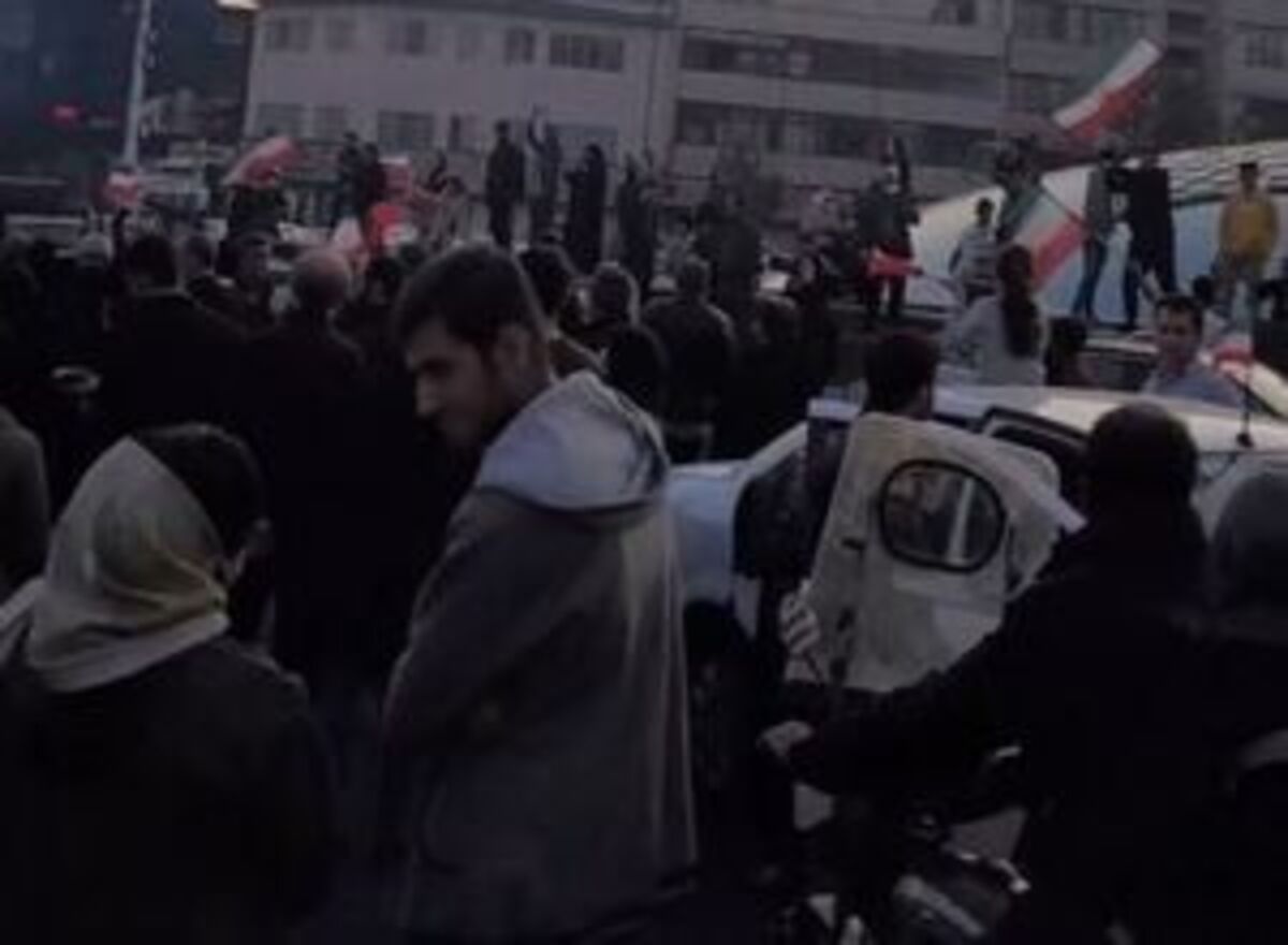 پرواز کارلوس کی‌روش روی دست بازیکنان تیم ملی + فیلم