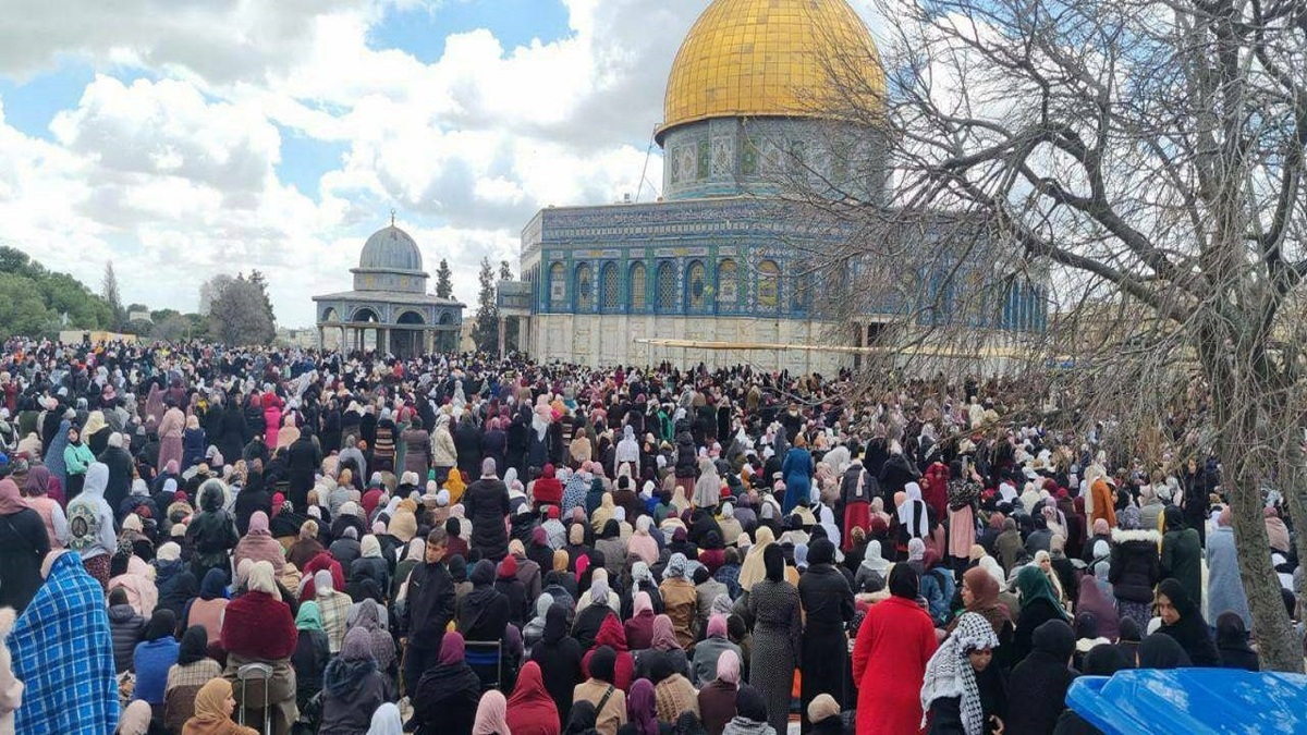 اقامه نماز ۸۰ هزار فلسطینی در مسجد الاقصی + فیلم