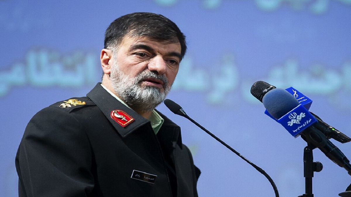 حضور سردار رادان بر مزار شهید محمد قنبری + فیلم