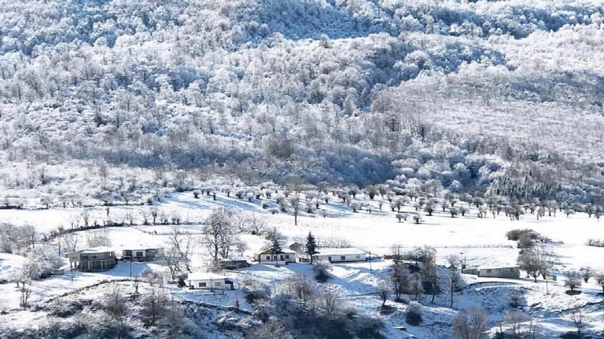طبیعت زیبای روستای فیلبند بر فراز اقیانوسی از ابر + فیلم