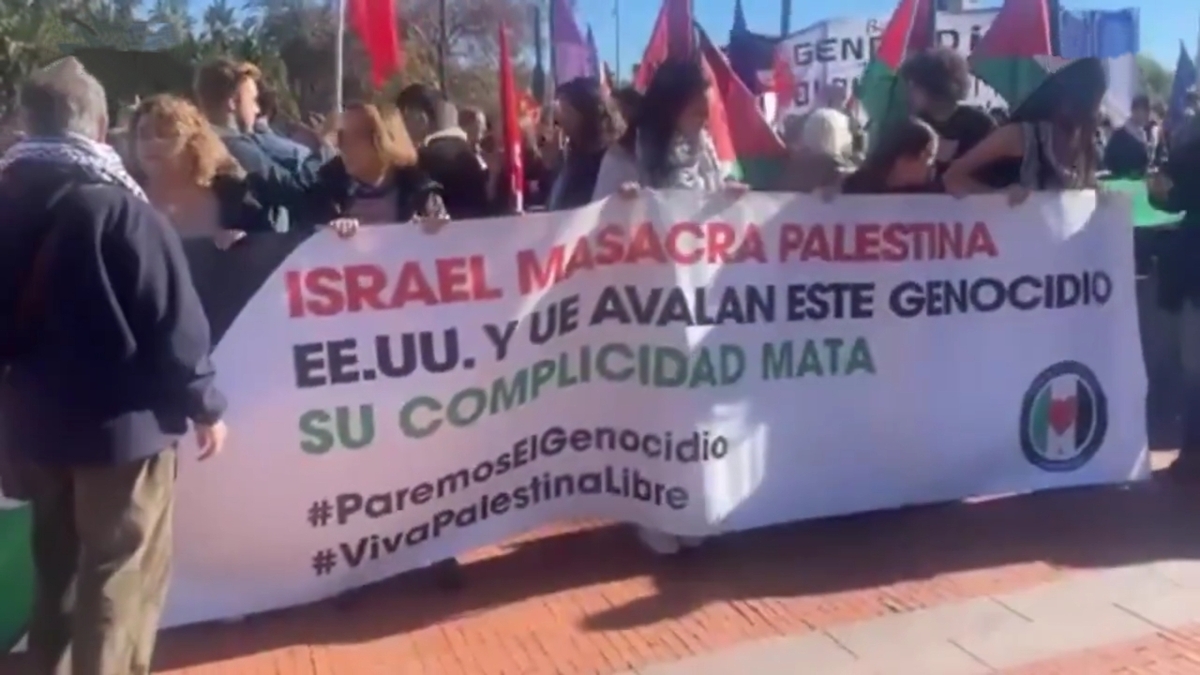 استقبال از پادشاه جدید دانمارک با پرچم فلسطین + فیلم