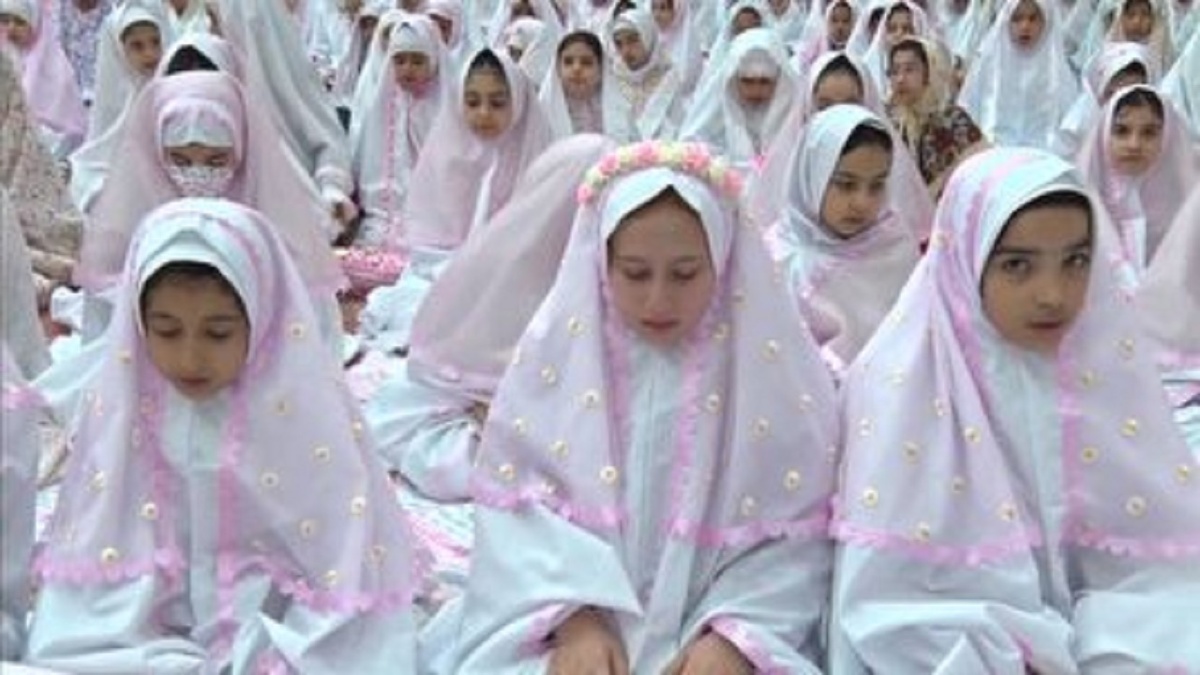 دیدار صمیمی رهبر انقلاب با دختران شهدا + فیلم
