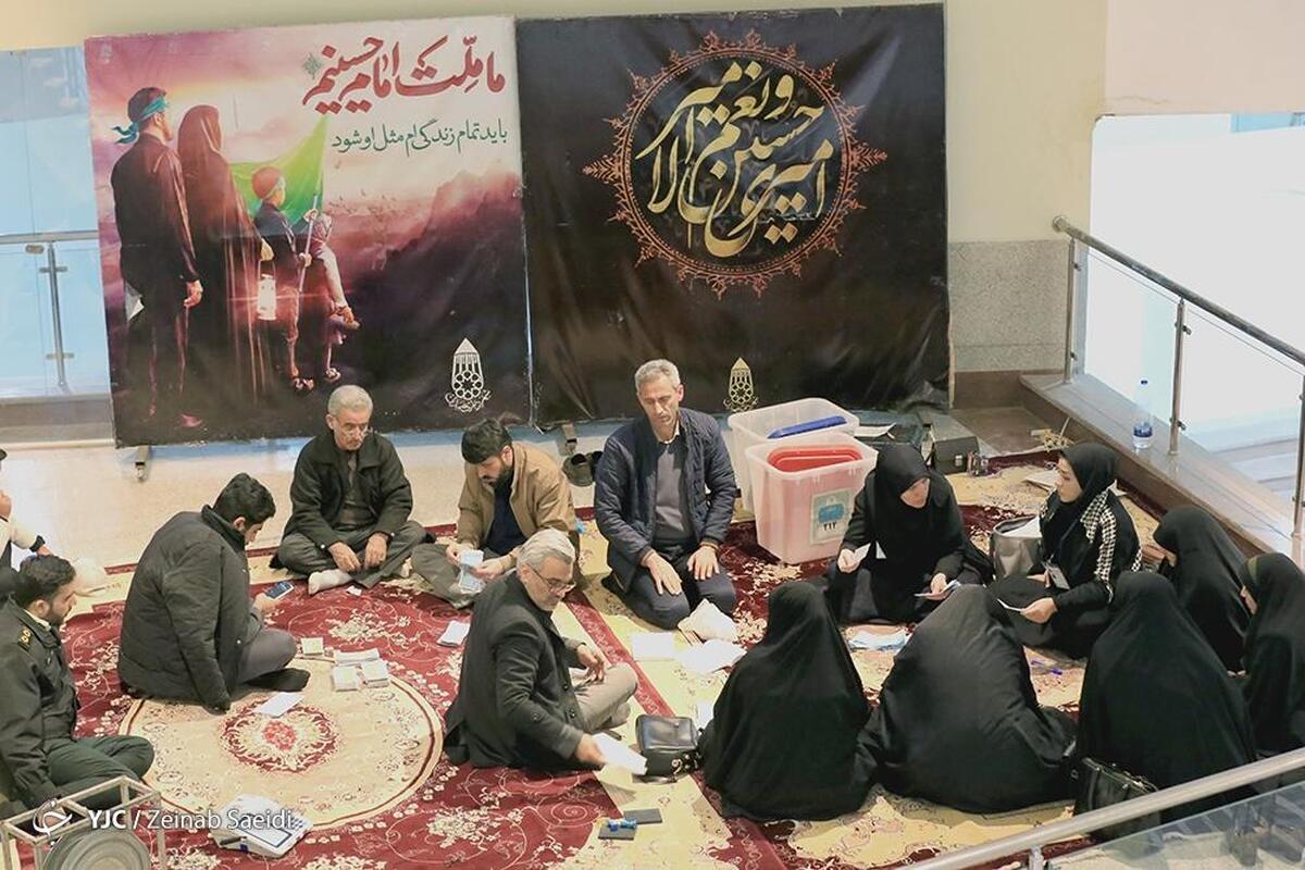 آیین جشن تکلیف دانش آموزان دختر در همدان