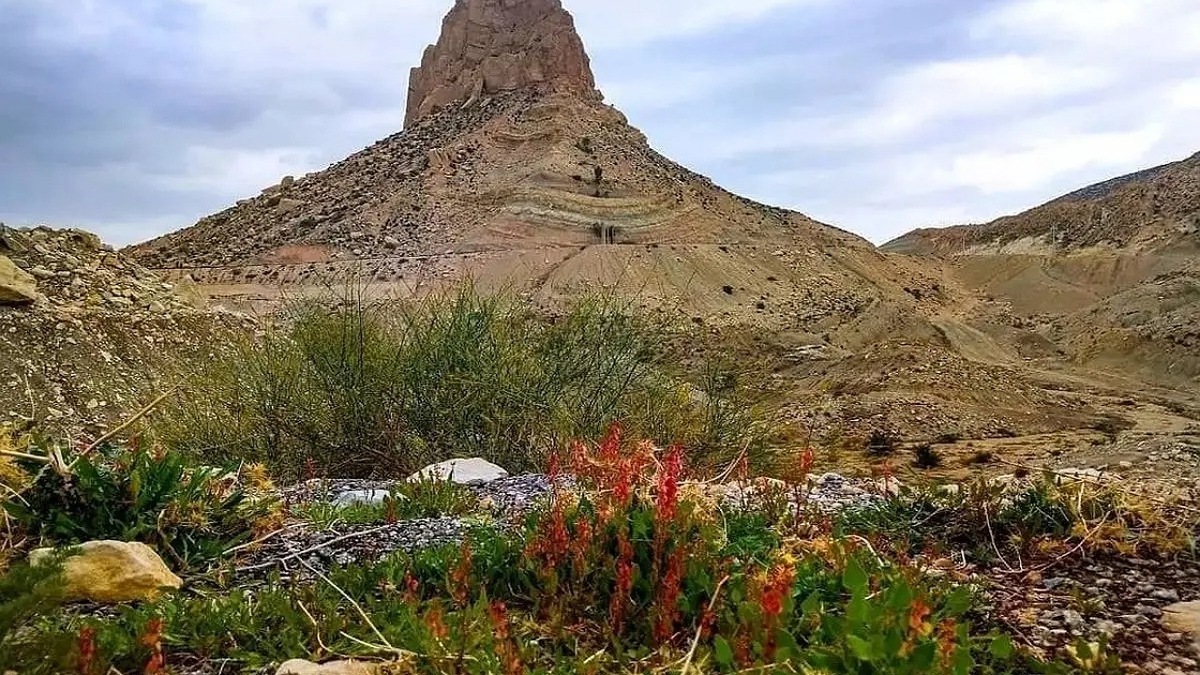 چشم دریا زیباترین غار ساحلی ایران + فیلم