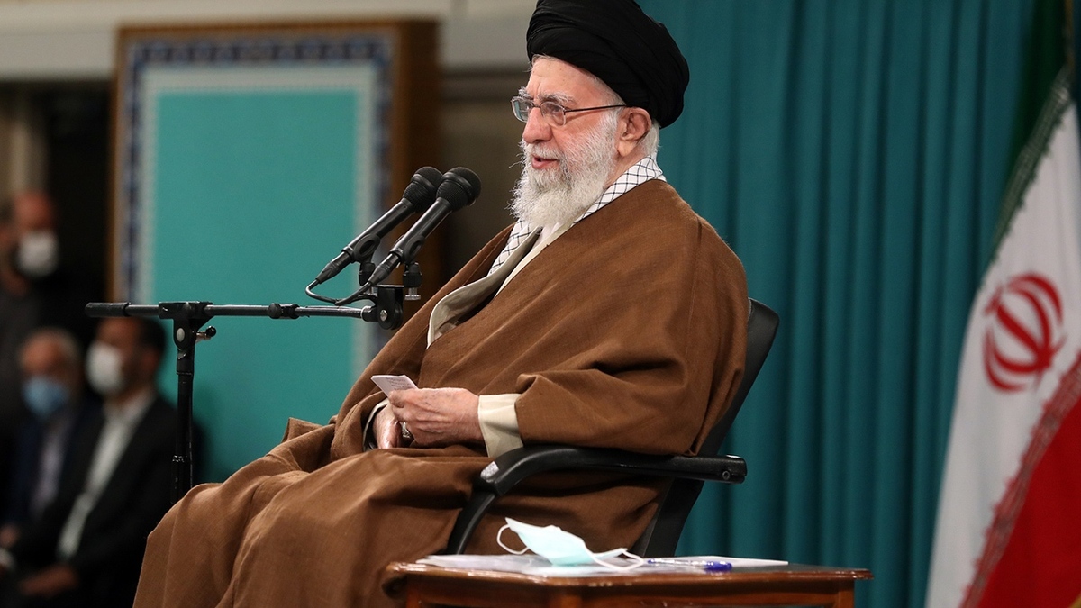 دیدار جمعی از معلمان و فرهنگیان با رهبر انقلاب + فیلم