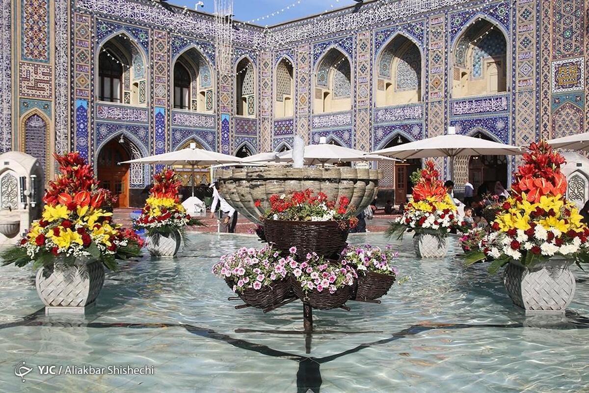گل‌آرایی حرم مطهر رضوی در آستانه میلاد با سعادت امام رضا (ع)