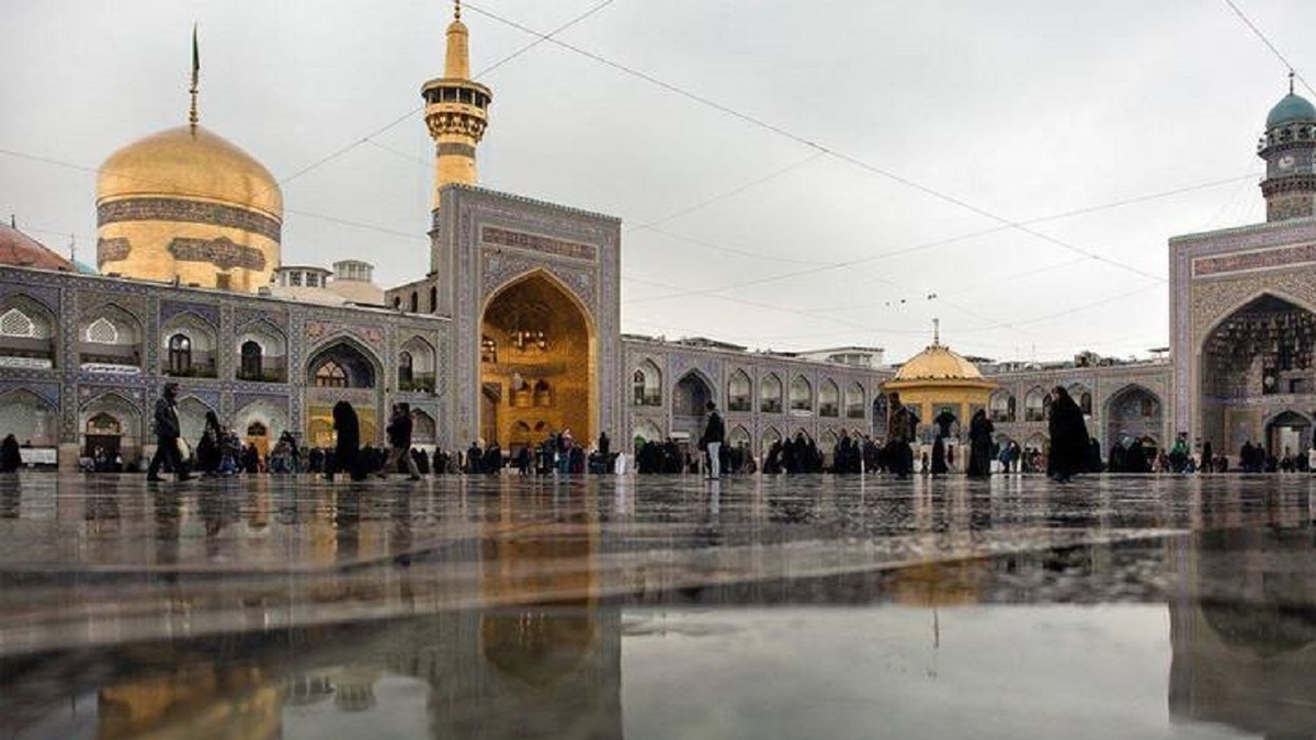 نمایی زیبا از بارش باران در حرم مطهر رضوی + فیلم