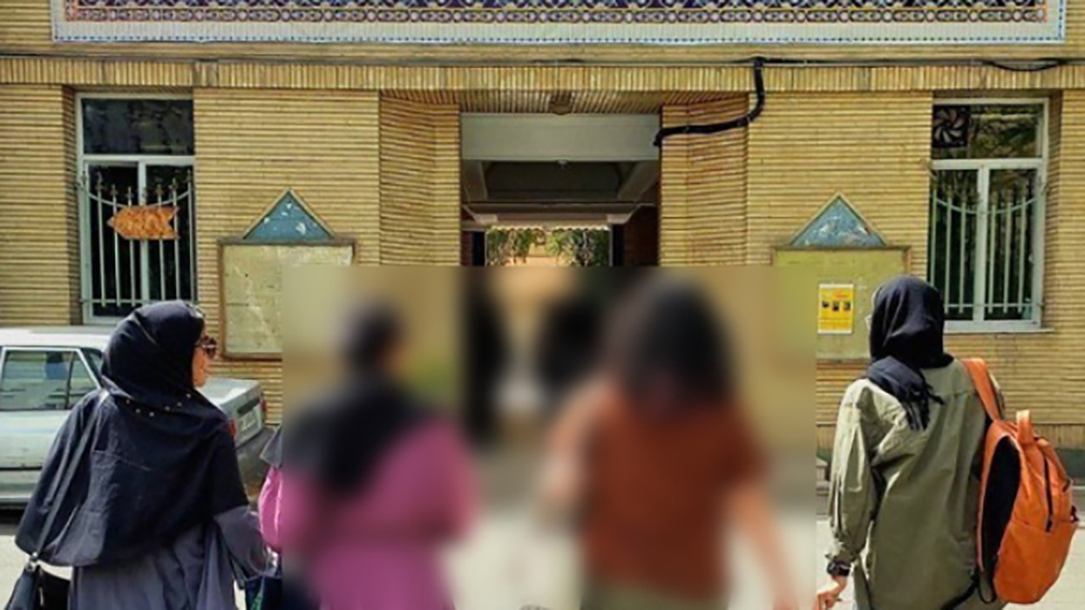 انتقاد مجری شبکه سه به بیانیه «طاقچه» + فیلم